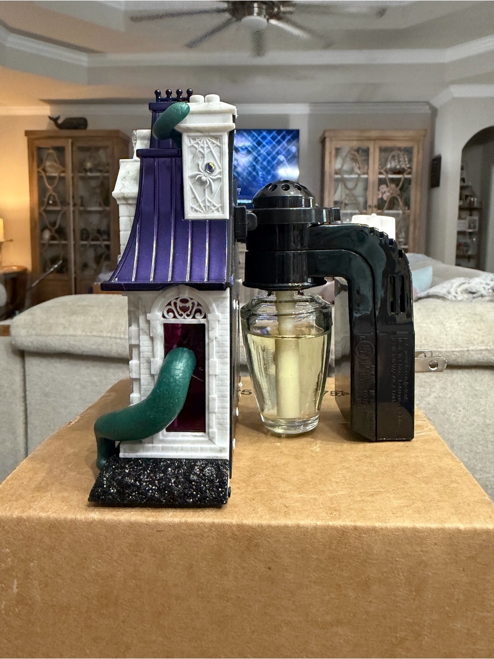 Bath & Body Works Chateau Wallflowers TRI-Projector - Haunted House NEW! - Picture 10 of 13